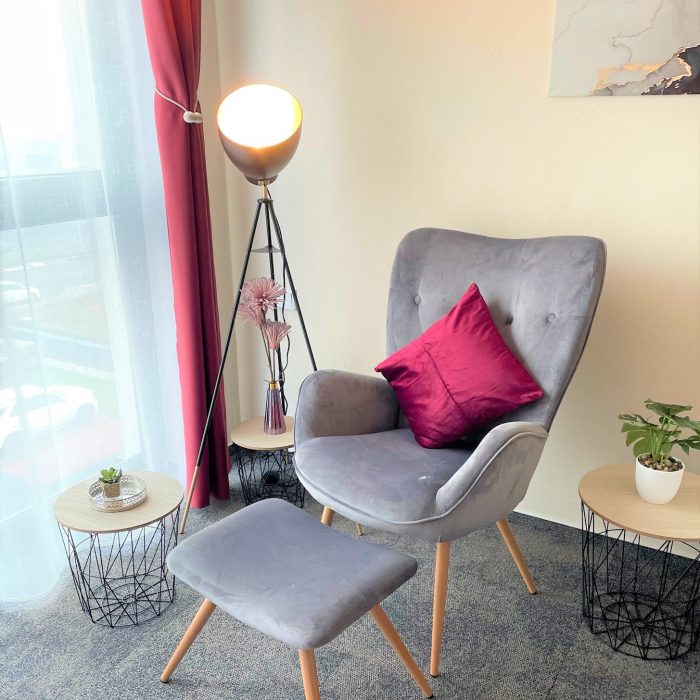 LikeDaheim 1-Zimmer Apartment Sessel mit Fußhocker